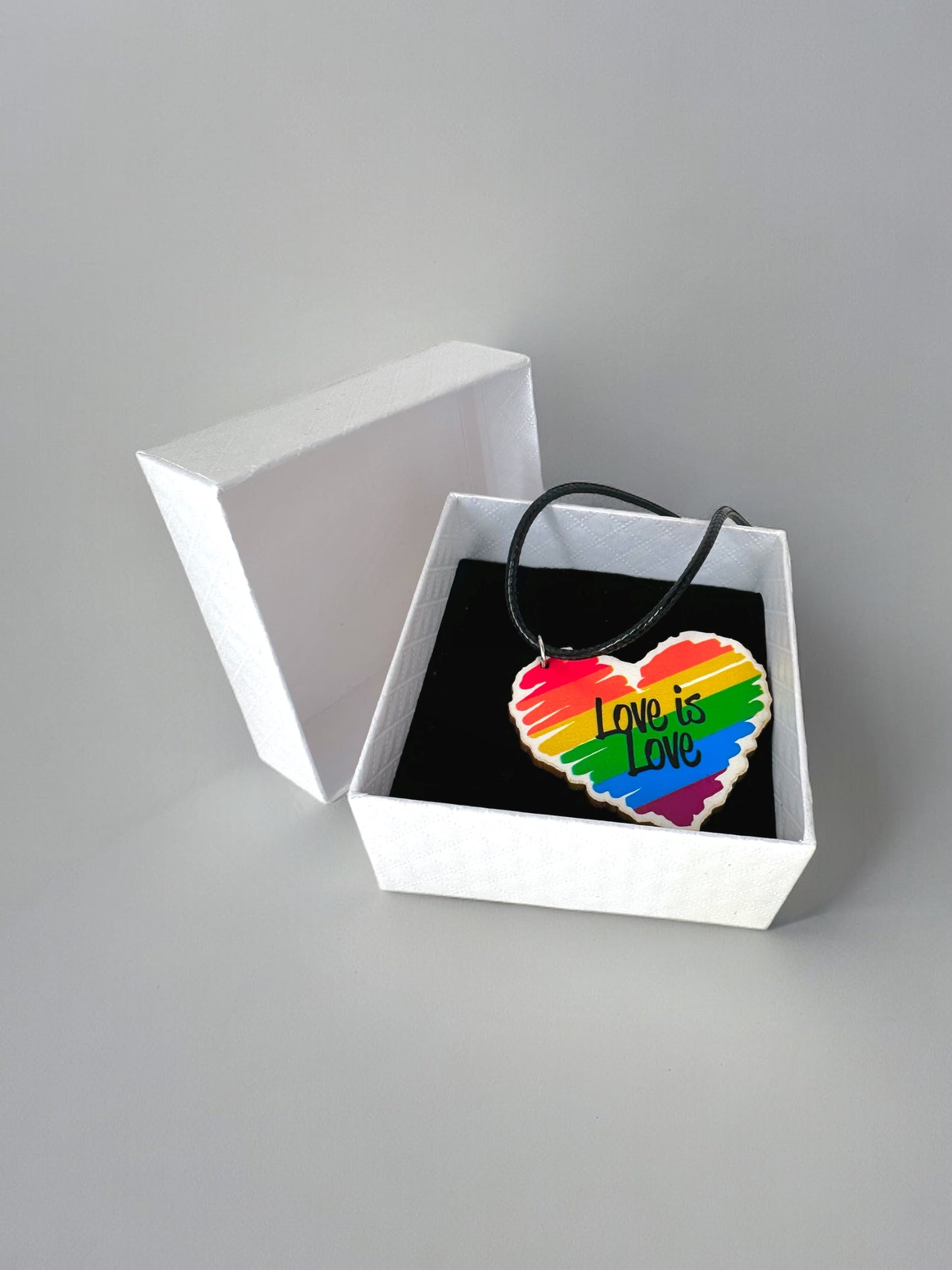 Halsband Love is Love